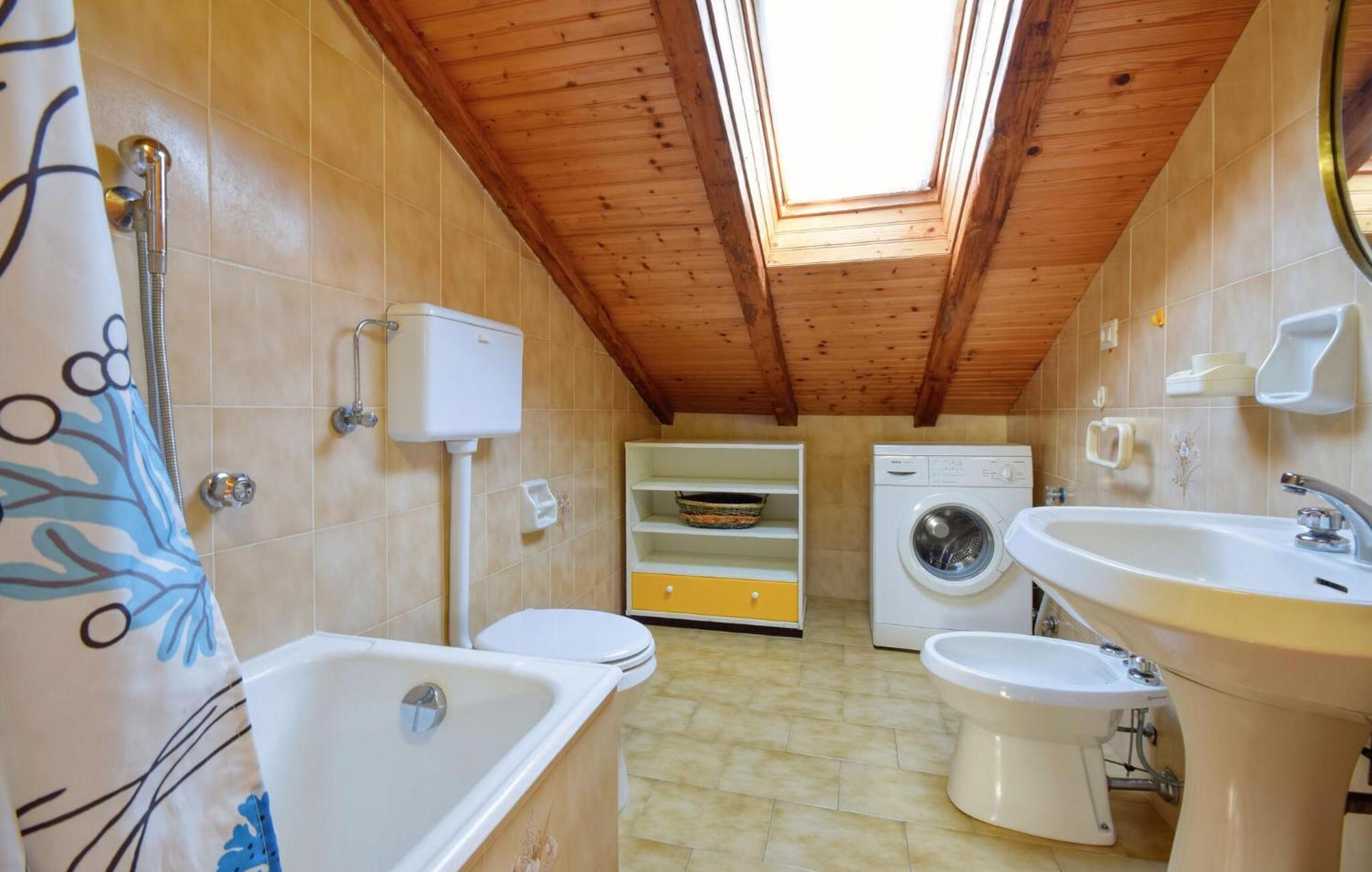 2 Bedroom Stunning Apartment In Moneglia Εξωτερικό φωτογραφία