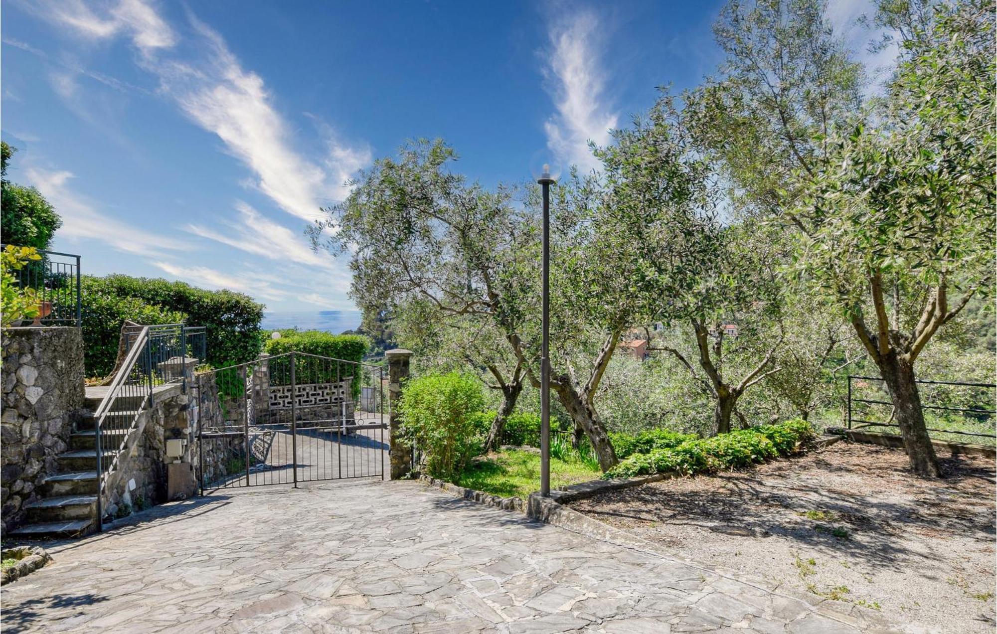 2 Bedroom Stunning Apartment In Moneglia Εξωτερικό φωτογραφία